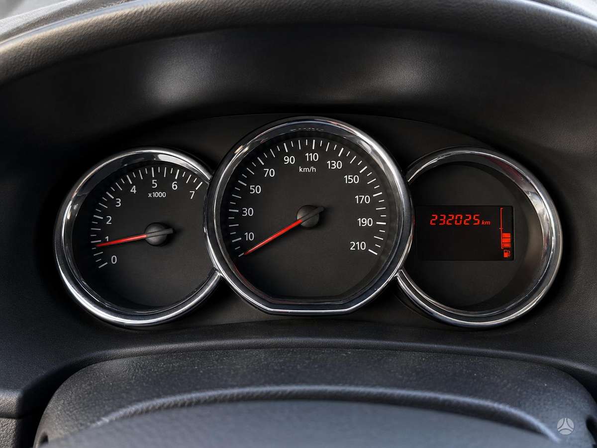 Dacia Sandero 2013 — photo 18