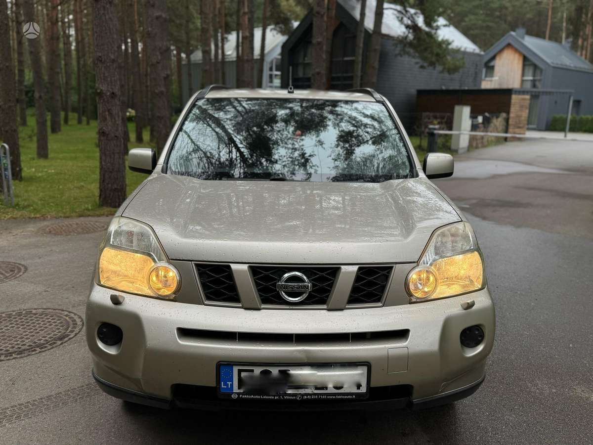 Nissan X-Trail 2009 — rear view