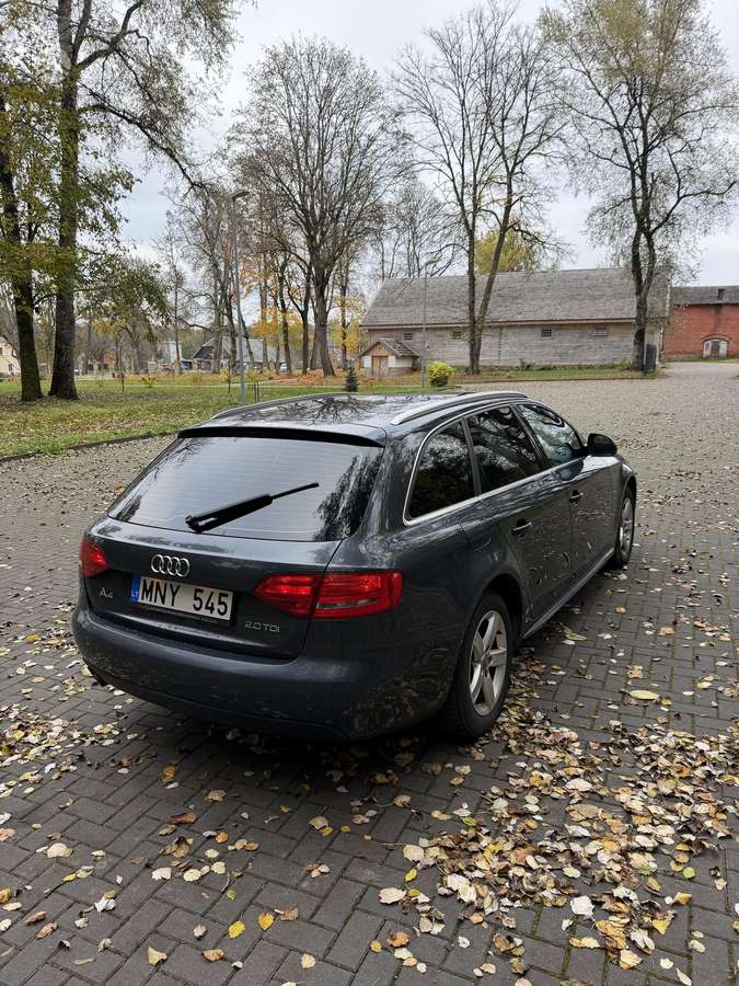 Audi A4 2009 — engine 1968 cm³, 143 HP (105kW)