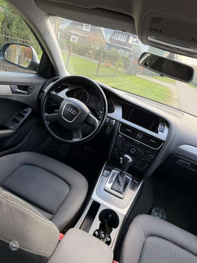 Audi A4 2009 — photo 7