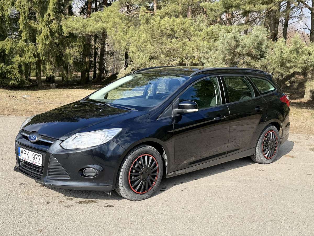 Ford Focus 2012 — вигляд ззаду