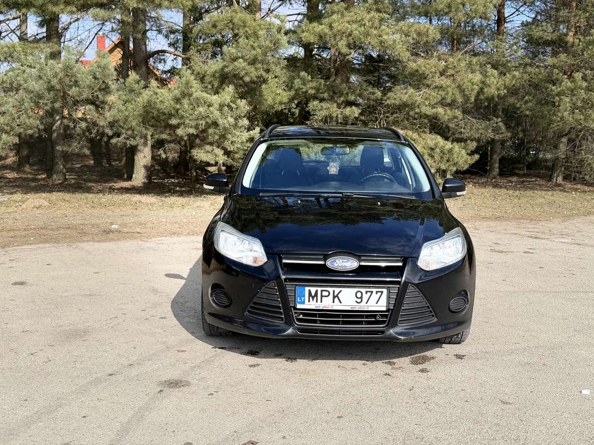 Ford Focus 2012 — салон