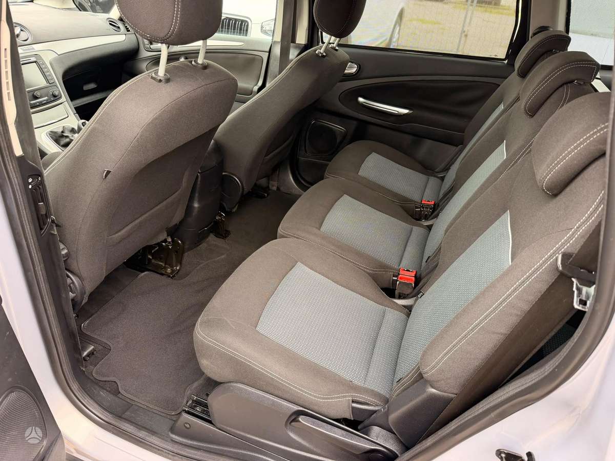 Ford S-MAX 2011 — photo 12