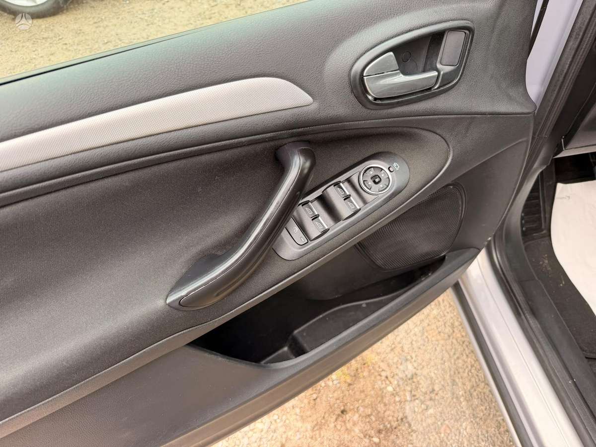 Ford S-MAX 2011 — photo 15