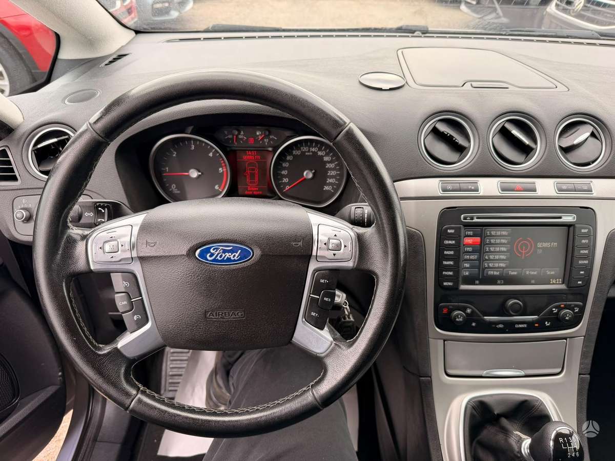 Ford S-MAX 2011 — photo 16