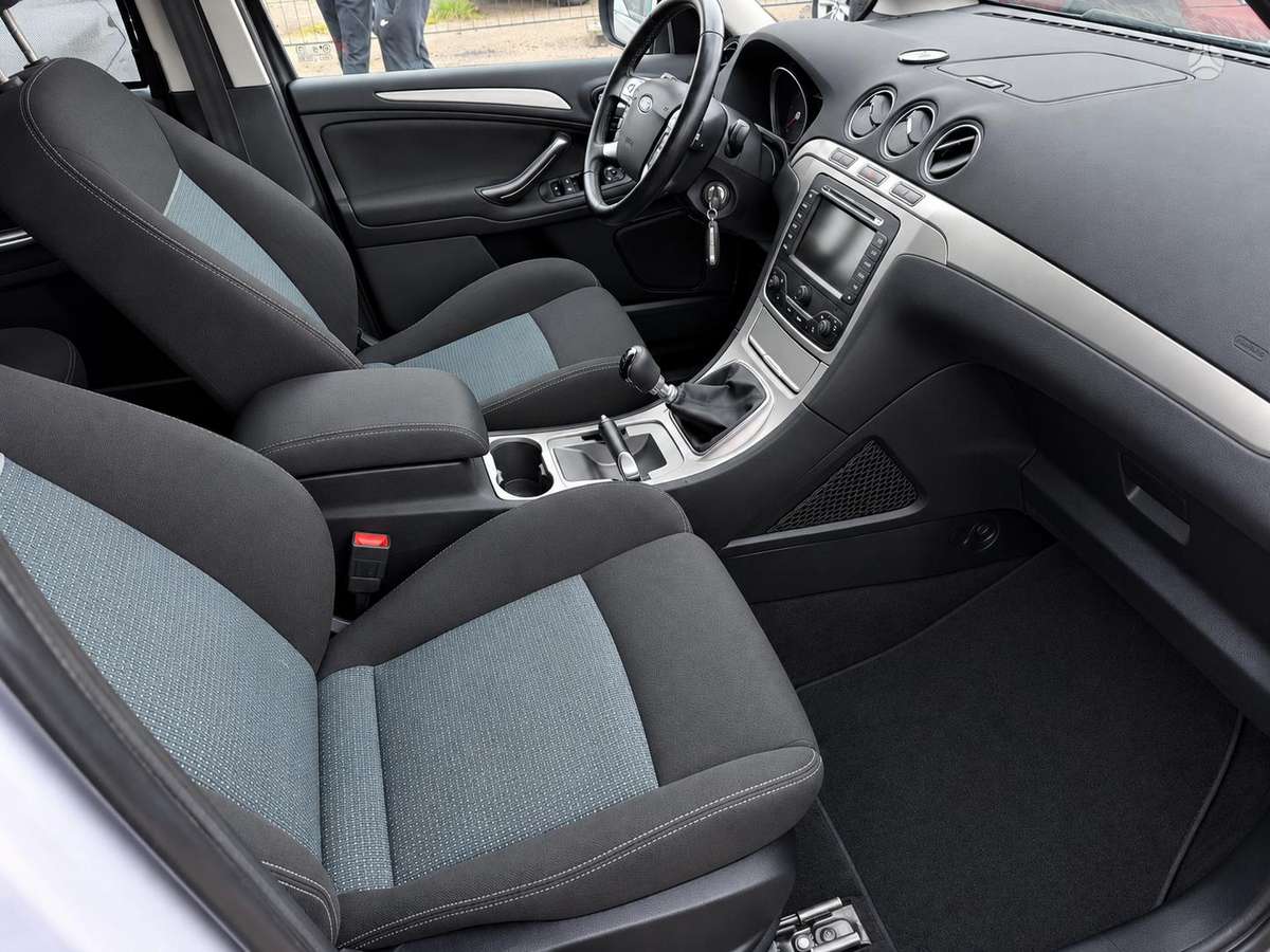 Ford S-MAX 2011 — photo 18