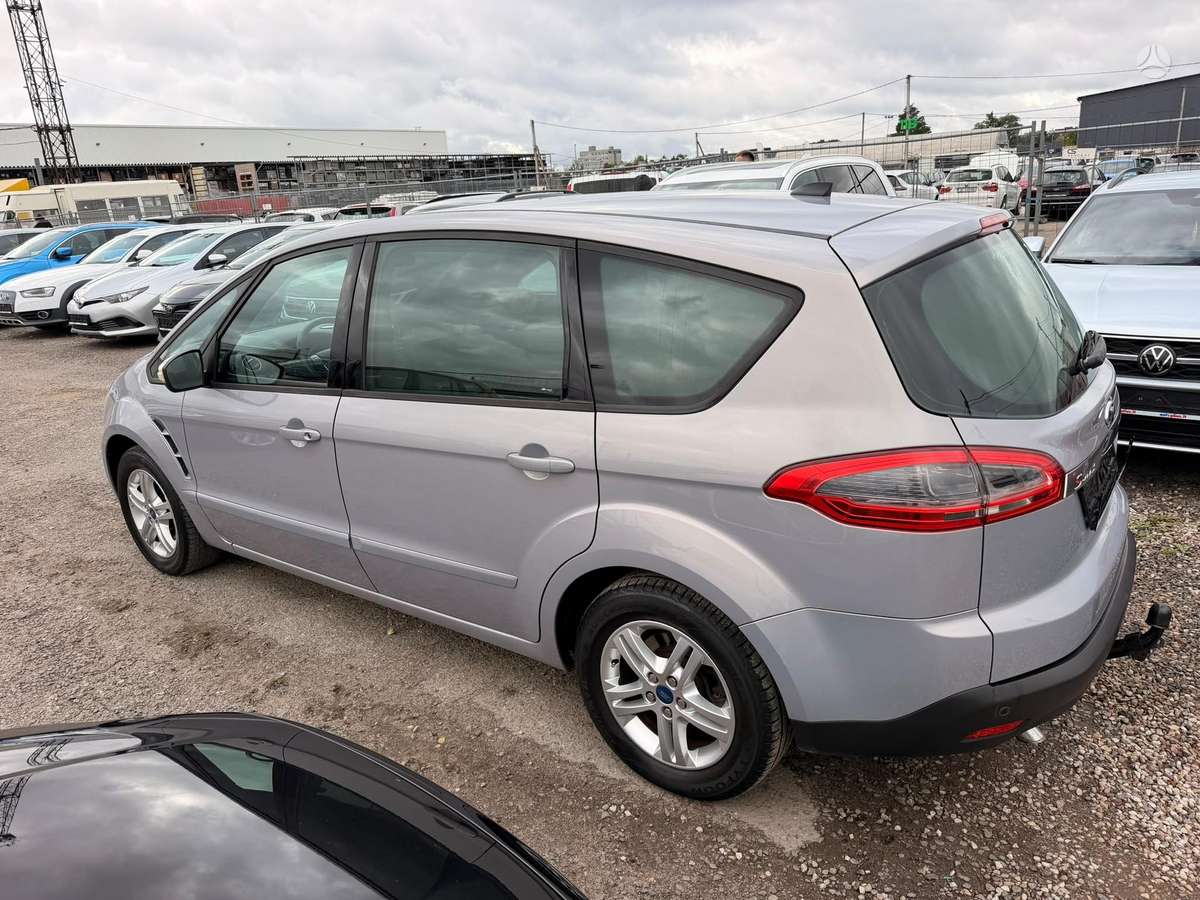 Ford S-MAX 2011 — interior