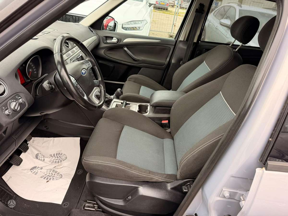 Ford S-MAX 2011 — photo 9