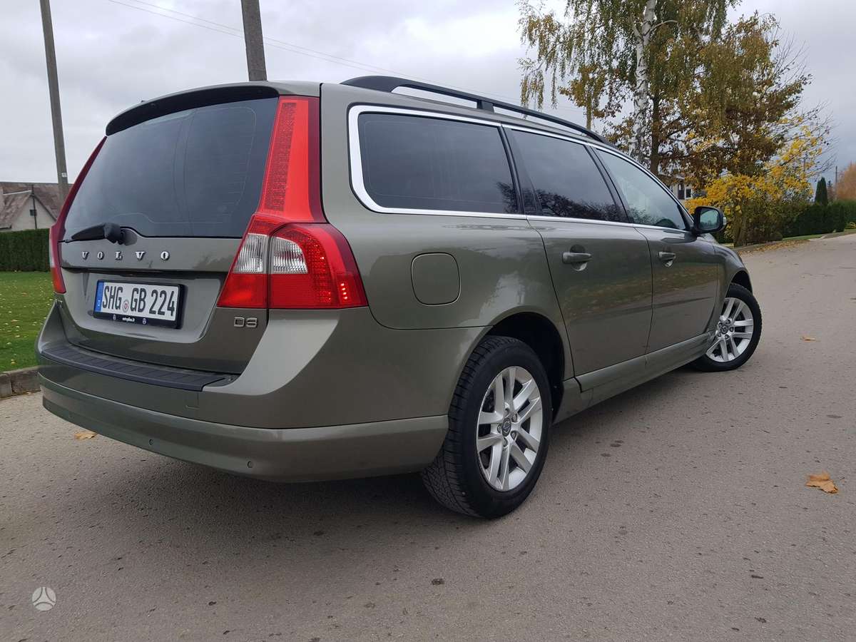 Volvo V70 2010 — салон