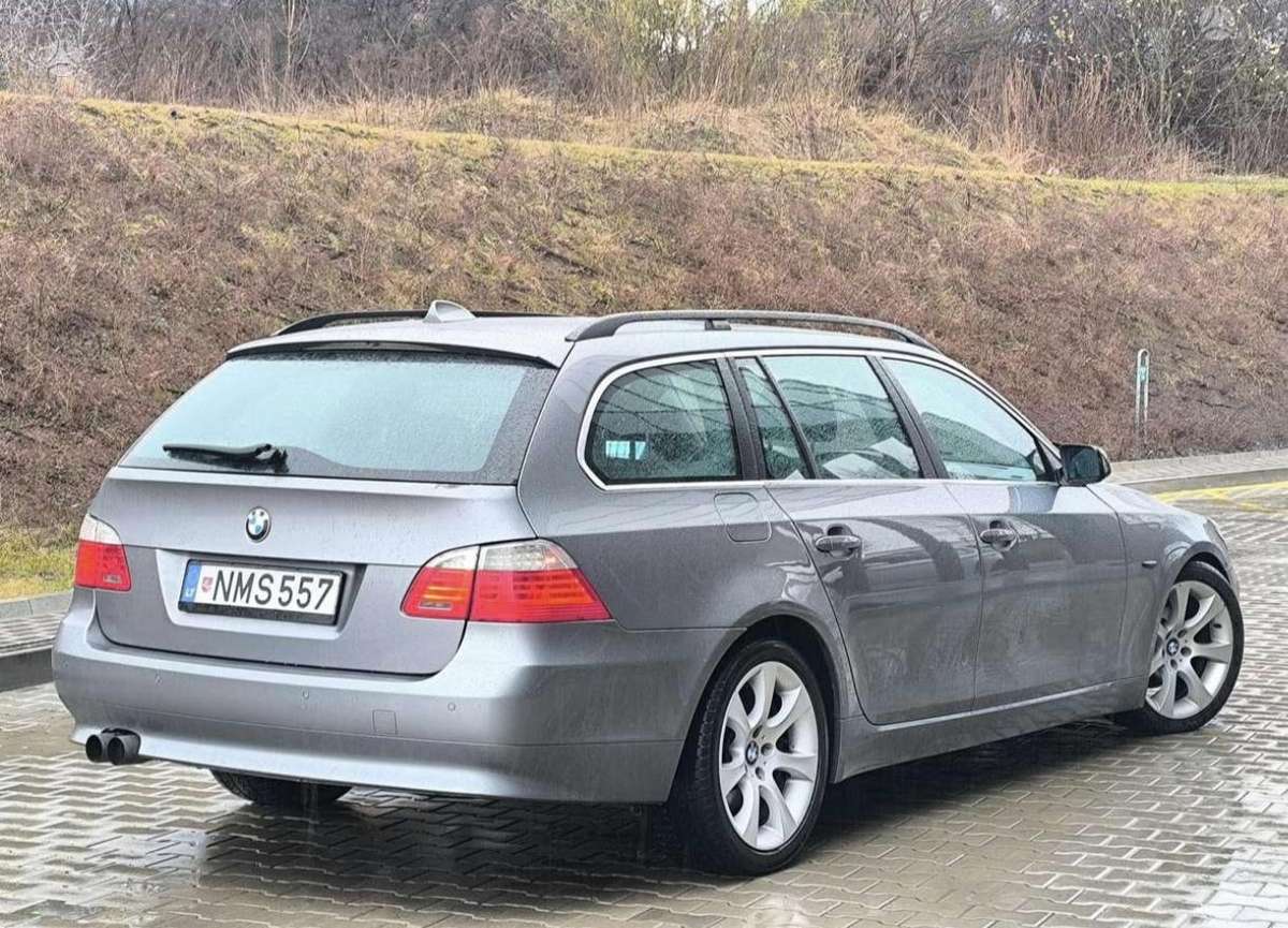 BMW 530 2007 — rear view
