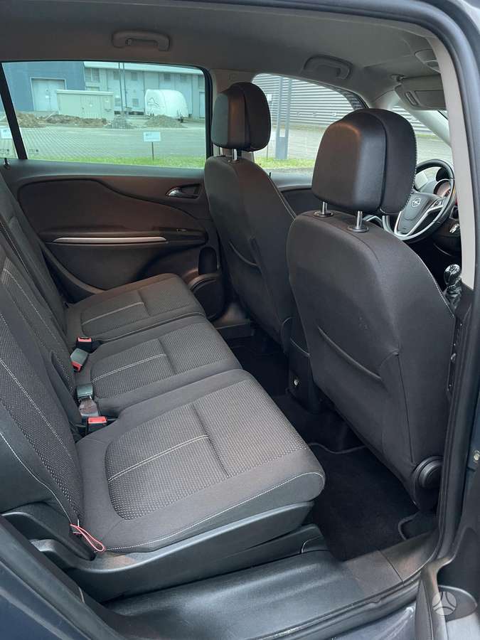 Opel Zafira 2013 — photo 11