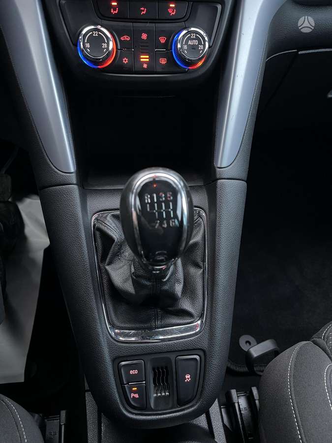Opel Zafira 2013 — photo 16