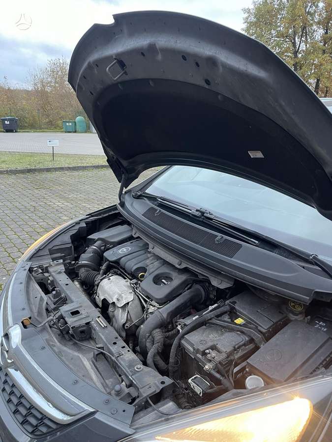 Opel Zafira 2013 — photo 19