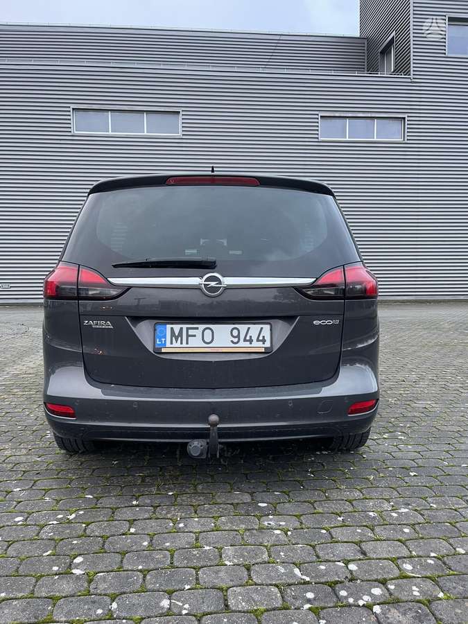 Opel Zafira 2013 — engine 1598 cm³, 136 HP (100kW)