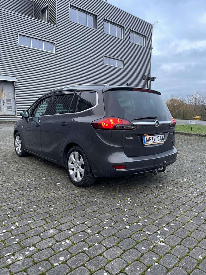 Opel Zafira 2013 — photo 6