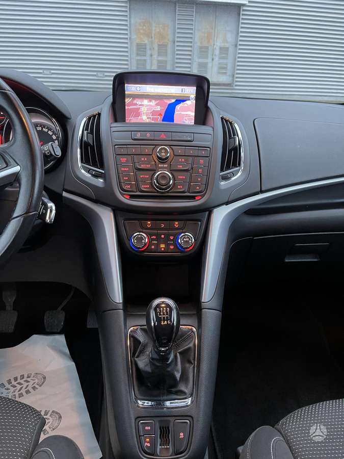 Opel Zafira 2013 — photo 7