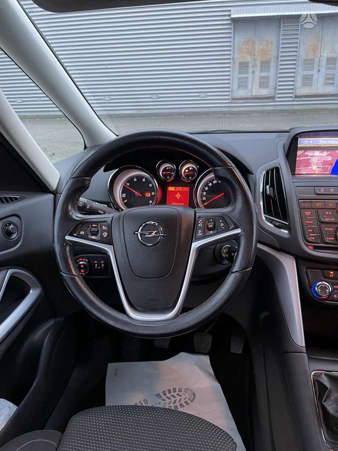 Opel Zafira 2013 — photo 8