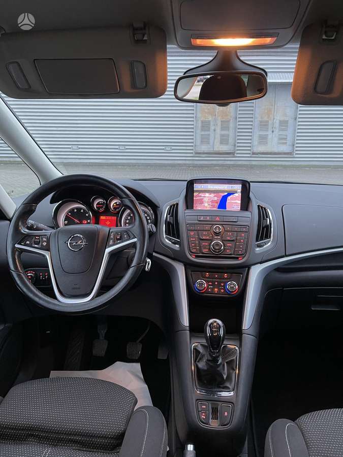 Opel Zafira 2013 — photo 9