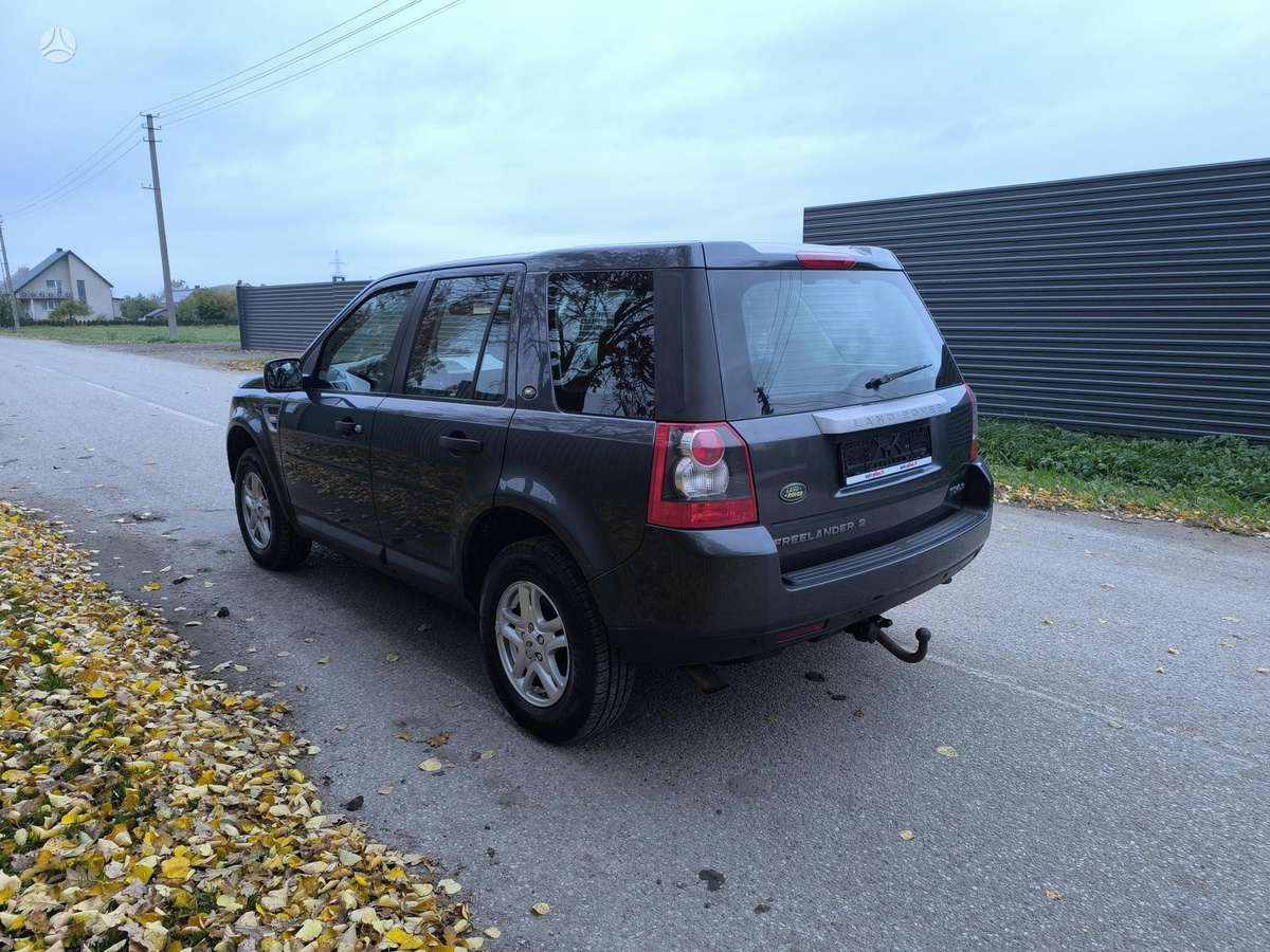 Land Rover 2010 — салон