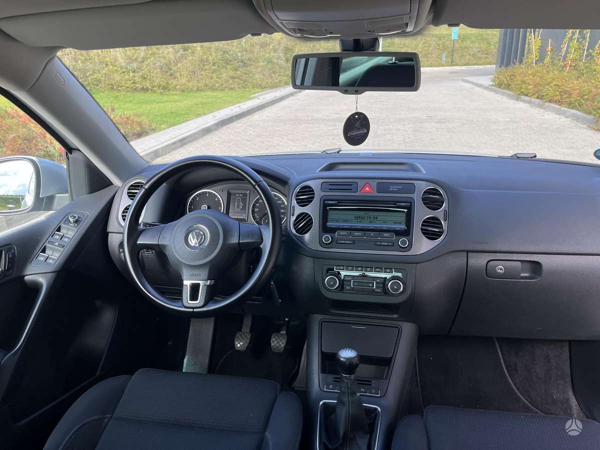 Volkswagen Tiguan 2010 — photo 17