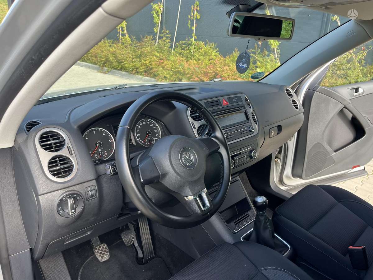 Volkswagen Tiguan 2010 — photo 18