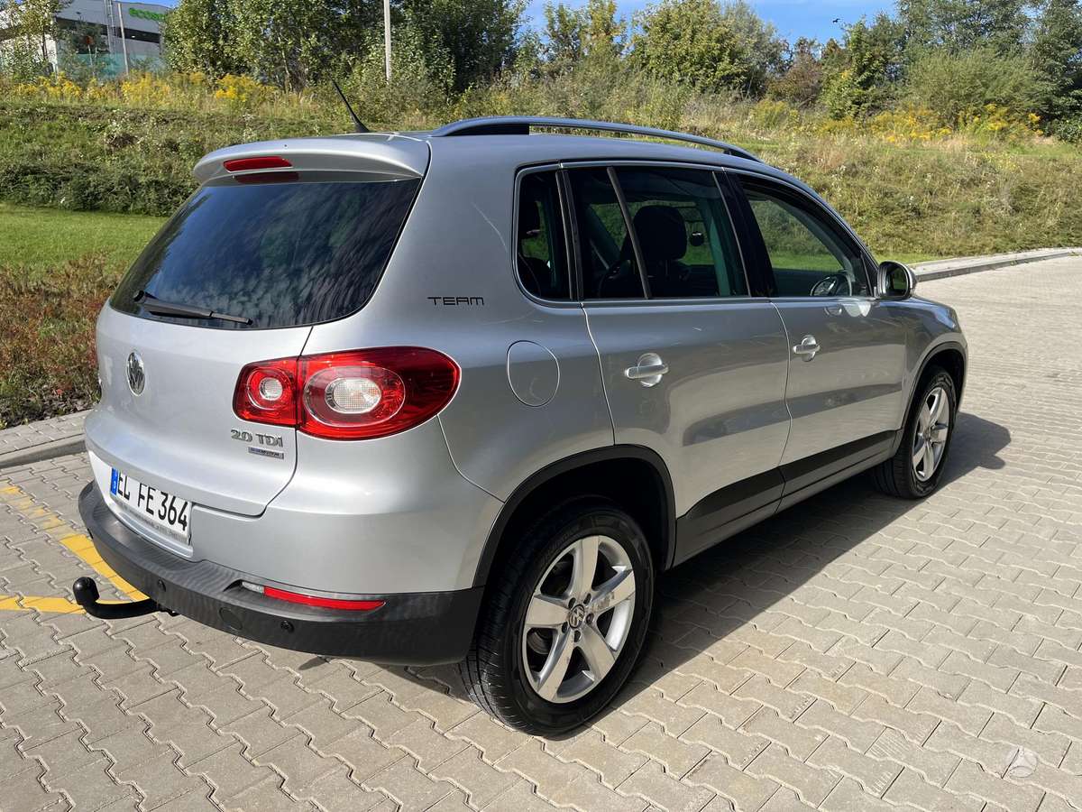 Volkswagen Tiguan 2010 — interior
