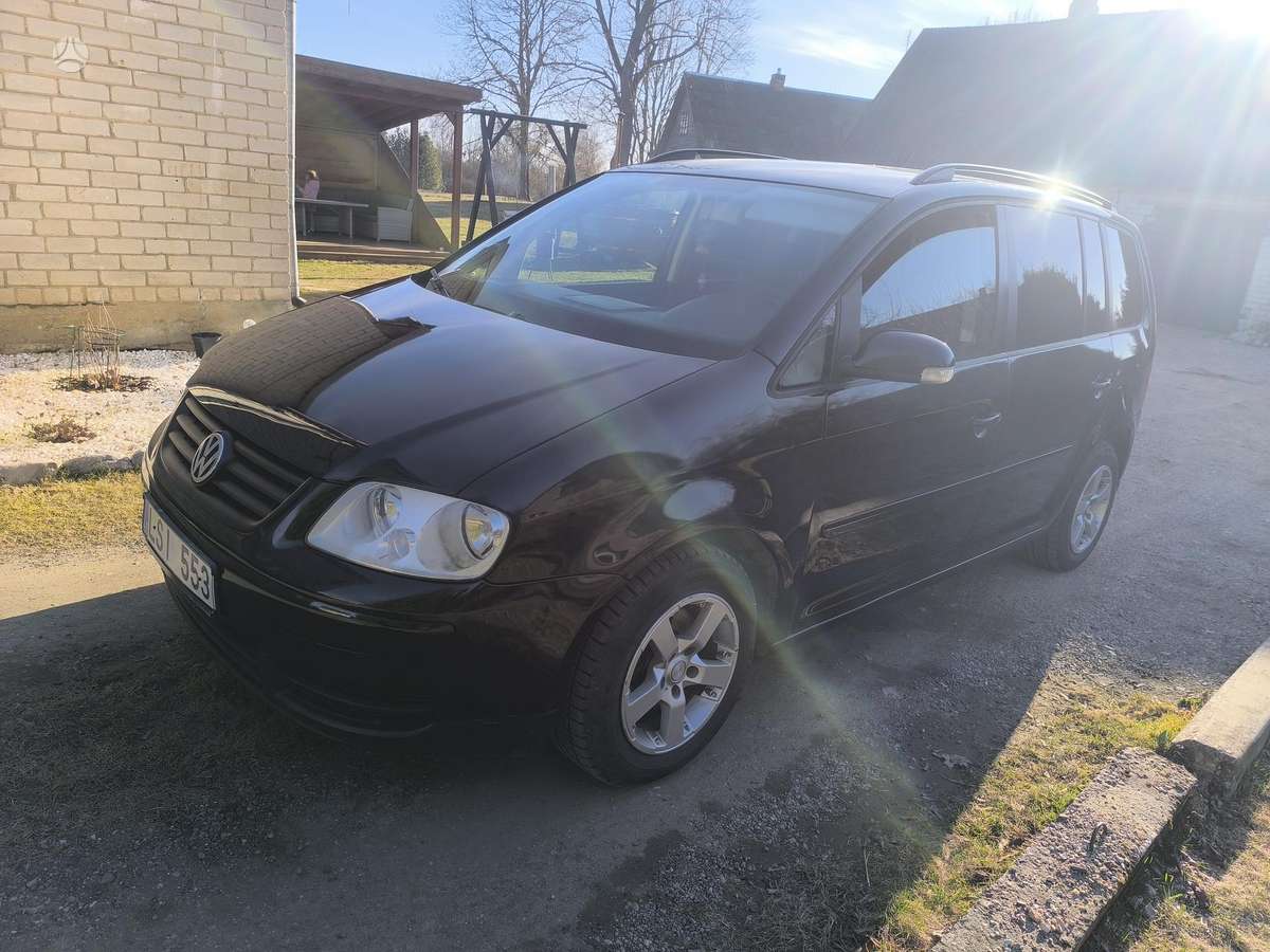 Volkswagen Touran 2005 — вигляд ззаду