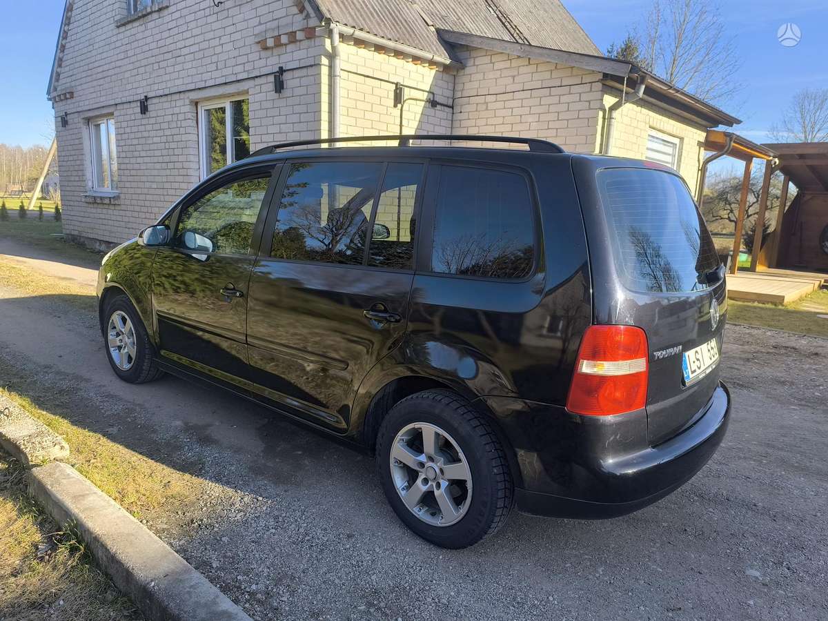 Volkswagen Touran 2005 — салон