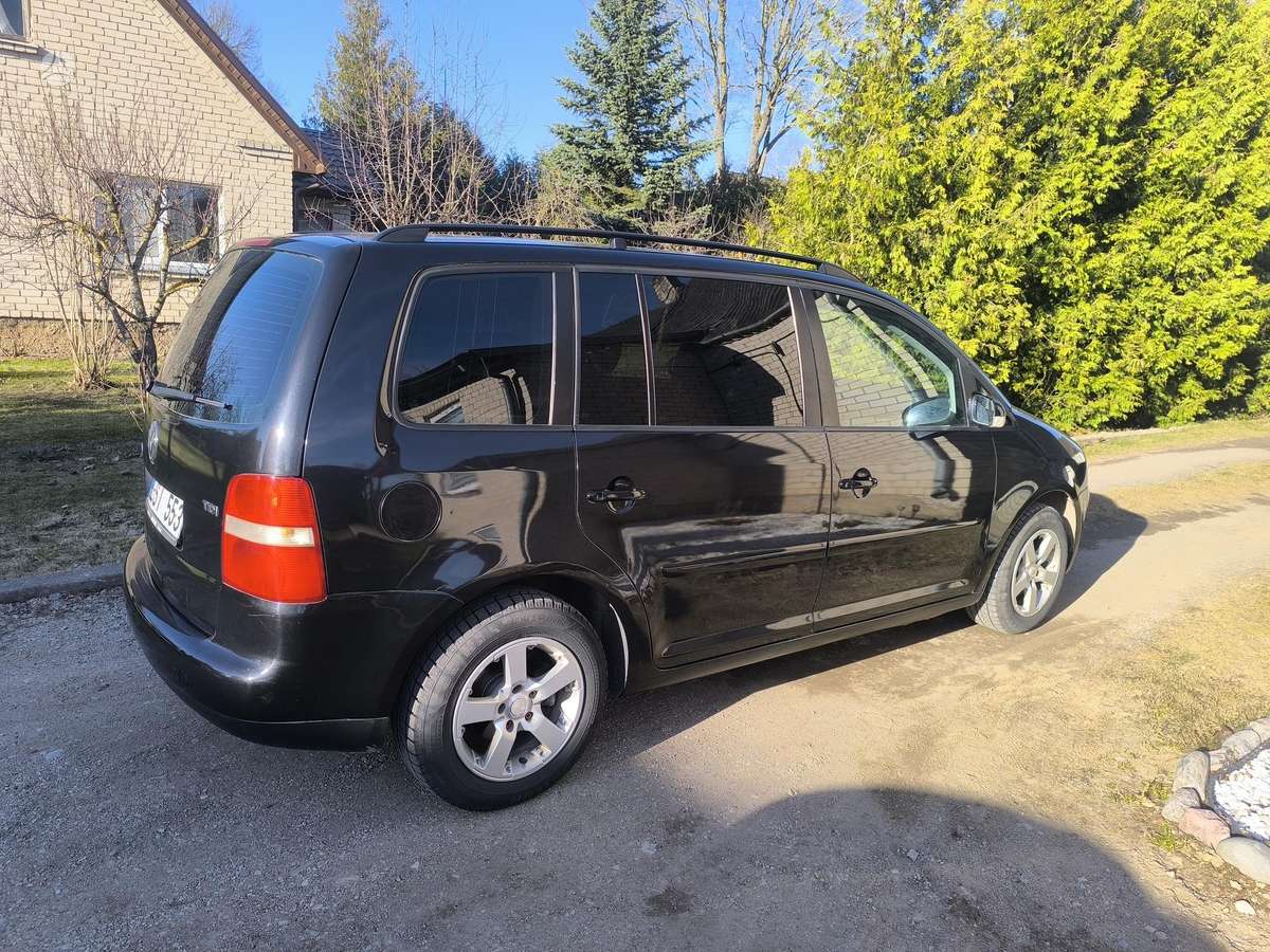 Volkswagen Touran 2005 — двигун 1896 cm³, 105 HP (77kW)