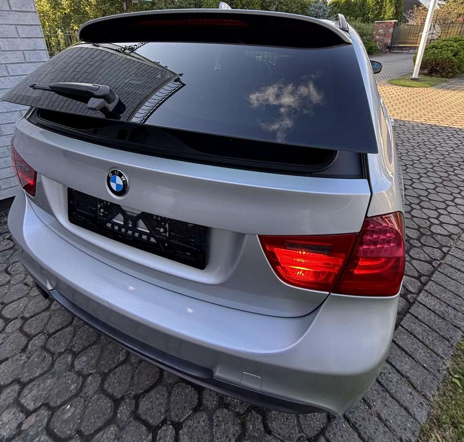 BMW 320 2011 — photo 10