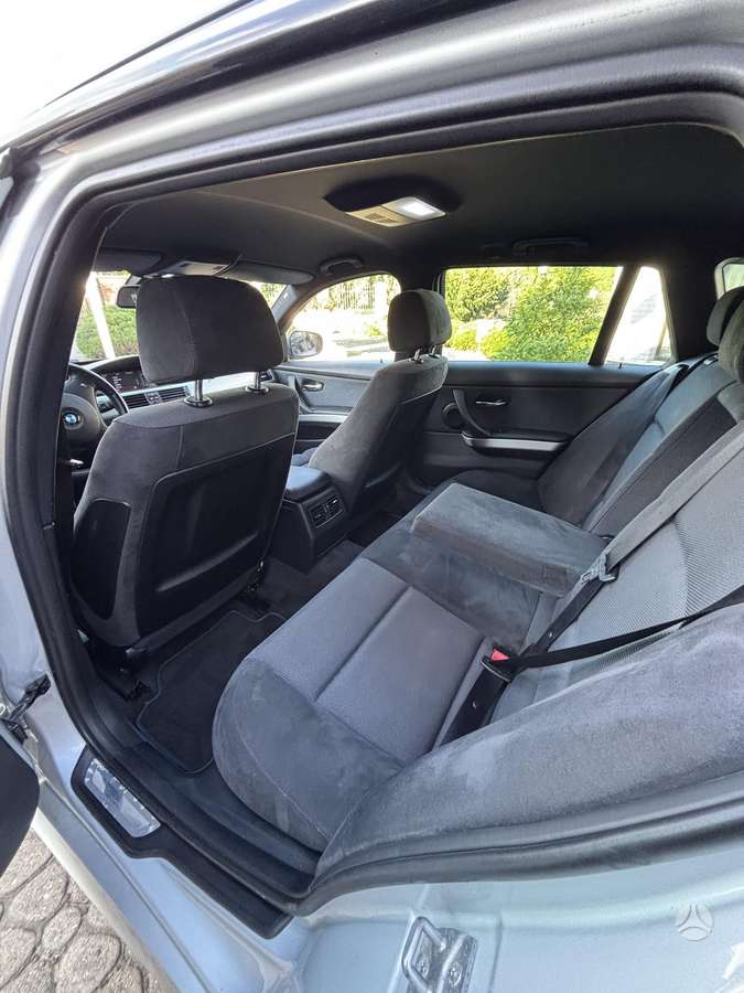 BMW 320 2011 — photo 11