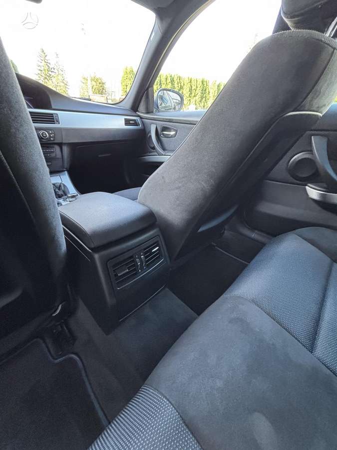 BMW 320 2011 — photo 12
