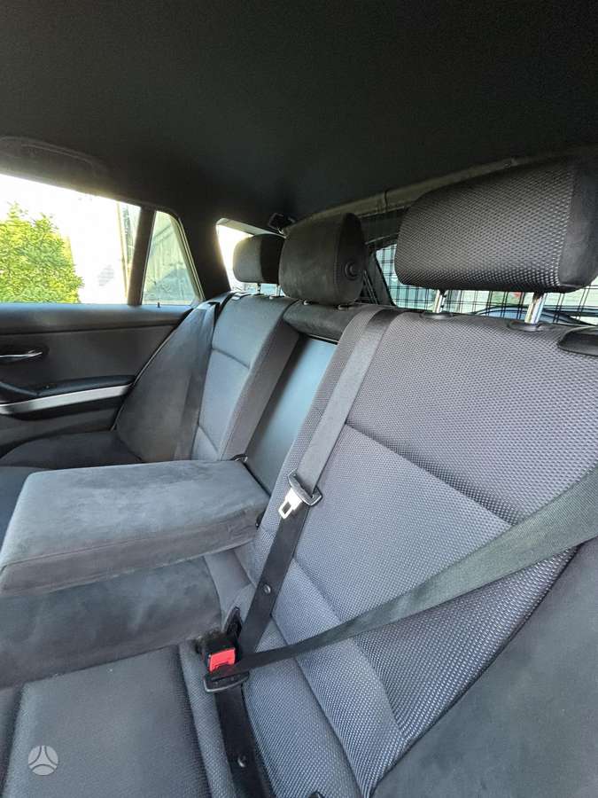 BMW 320 2011 — photo 13