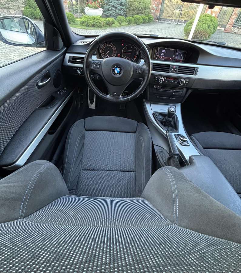 BMW 320 2011 — photo 14