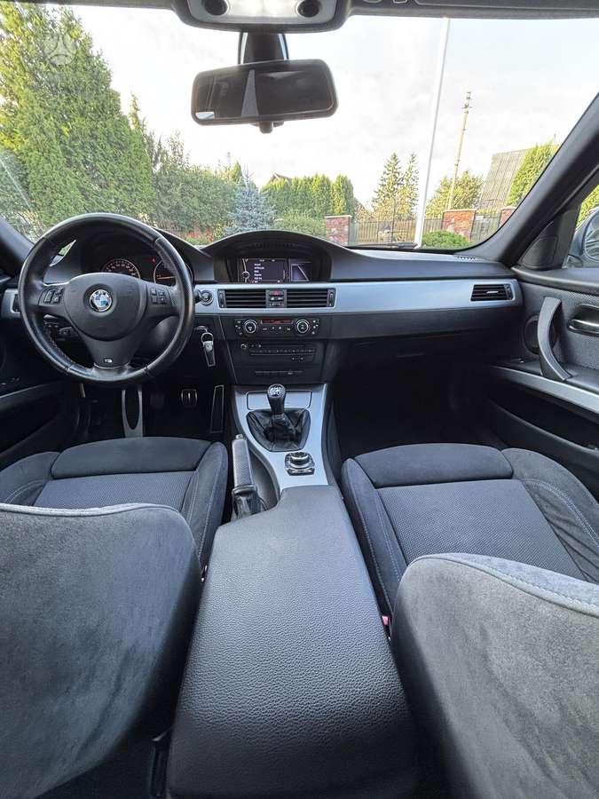 BMW 320 2011 — photo 15