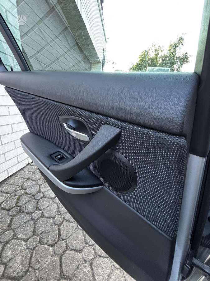 BMW 320 2011 — photo 18