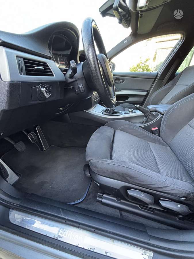 BMW 320 2011 — photo 19