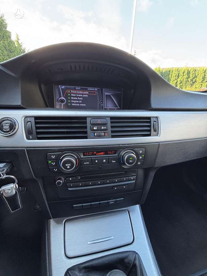 BMW 320 2011 — photo 23