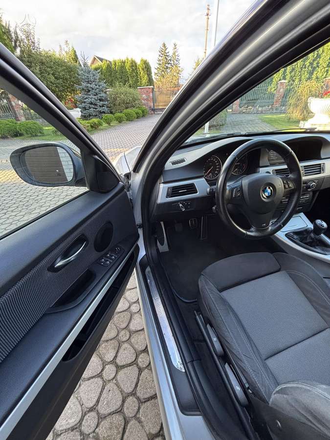 BMW 320 2011 — photo 24