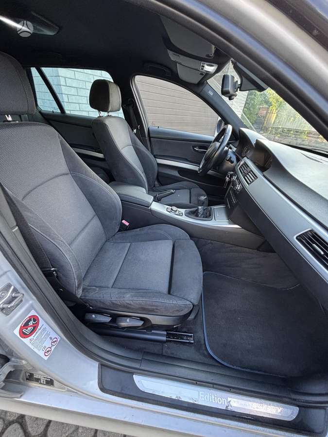 BMW 320 2011 — photo 25