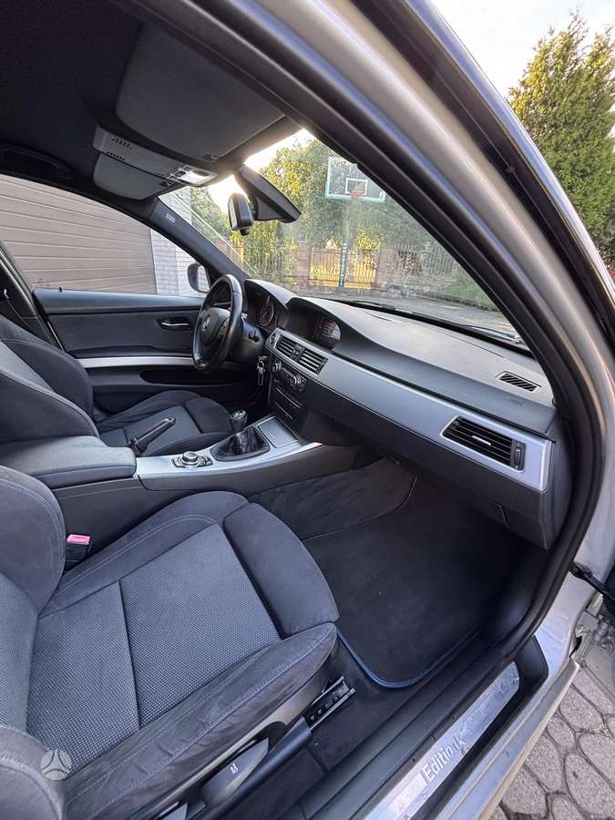 BMW 320 2011 — photo 26