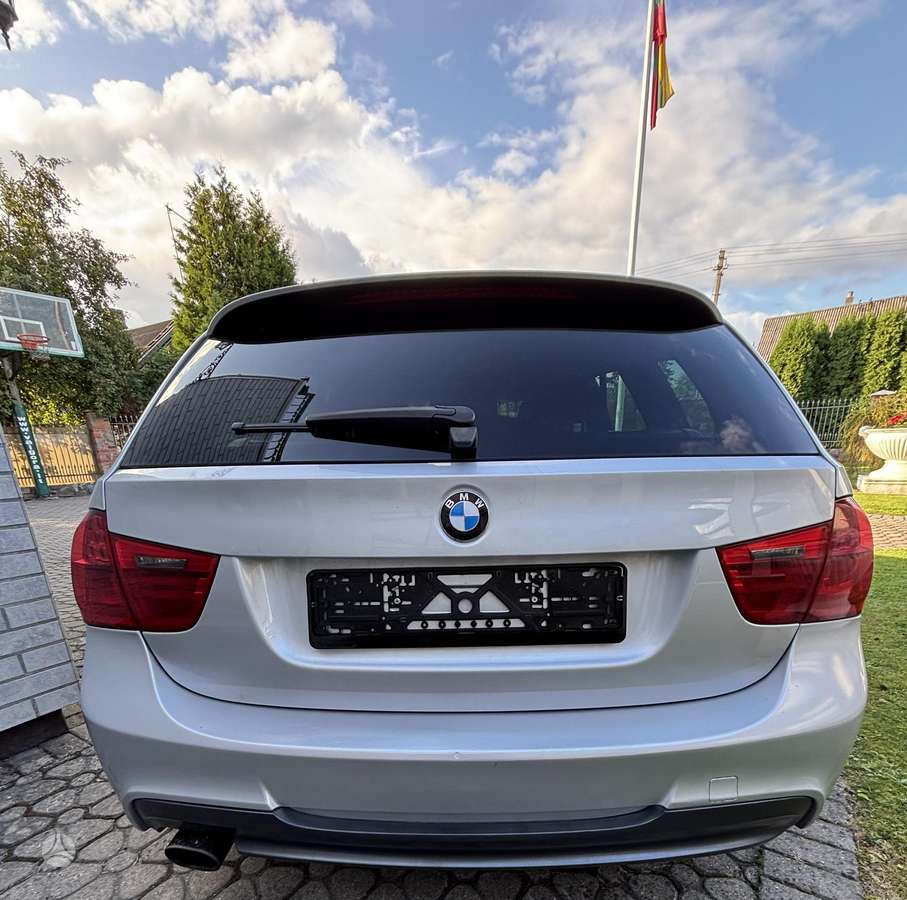BMW 320 2011 — photo 27