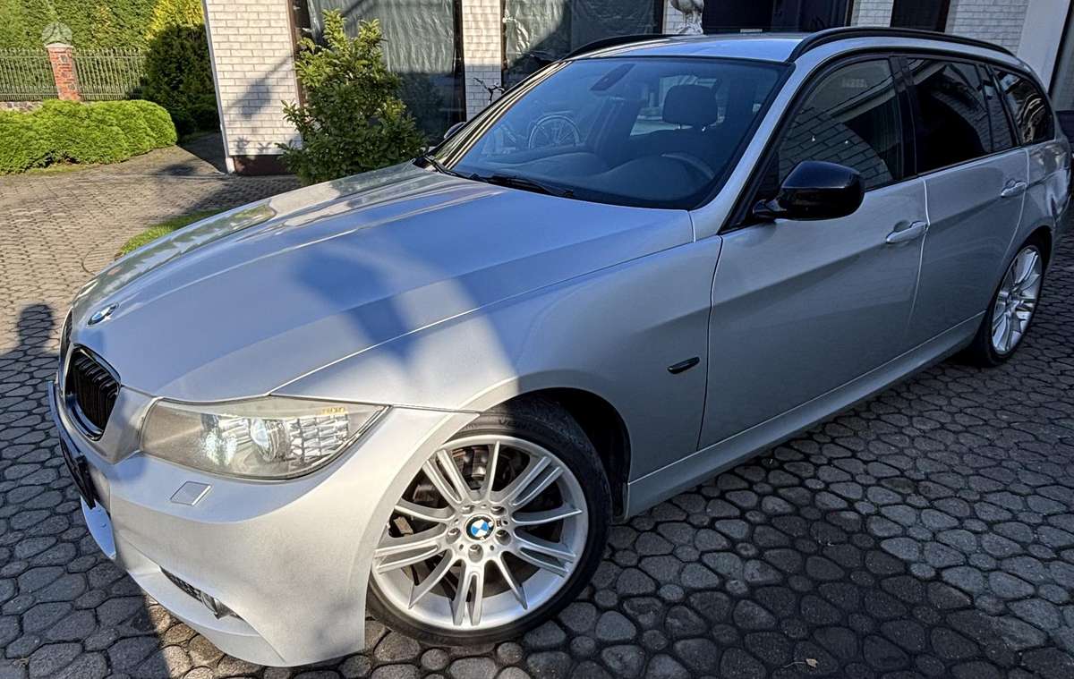 BMW 320 2011 — photo 5