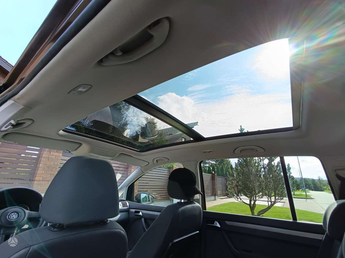 Volkswagen Touran 2011 — photo 10