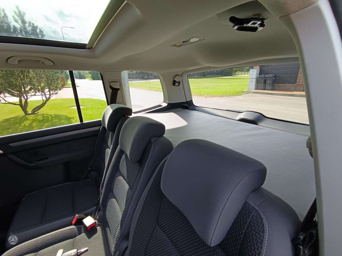 Volkswagen Touran 2011 — photo 11