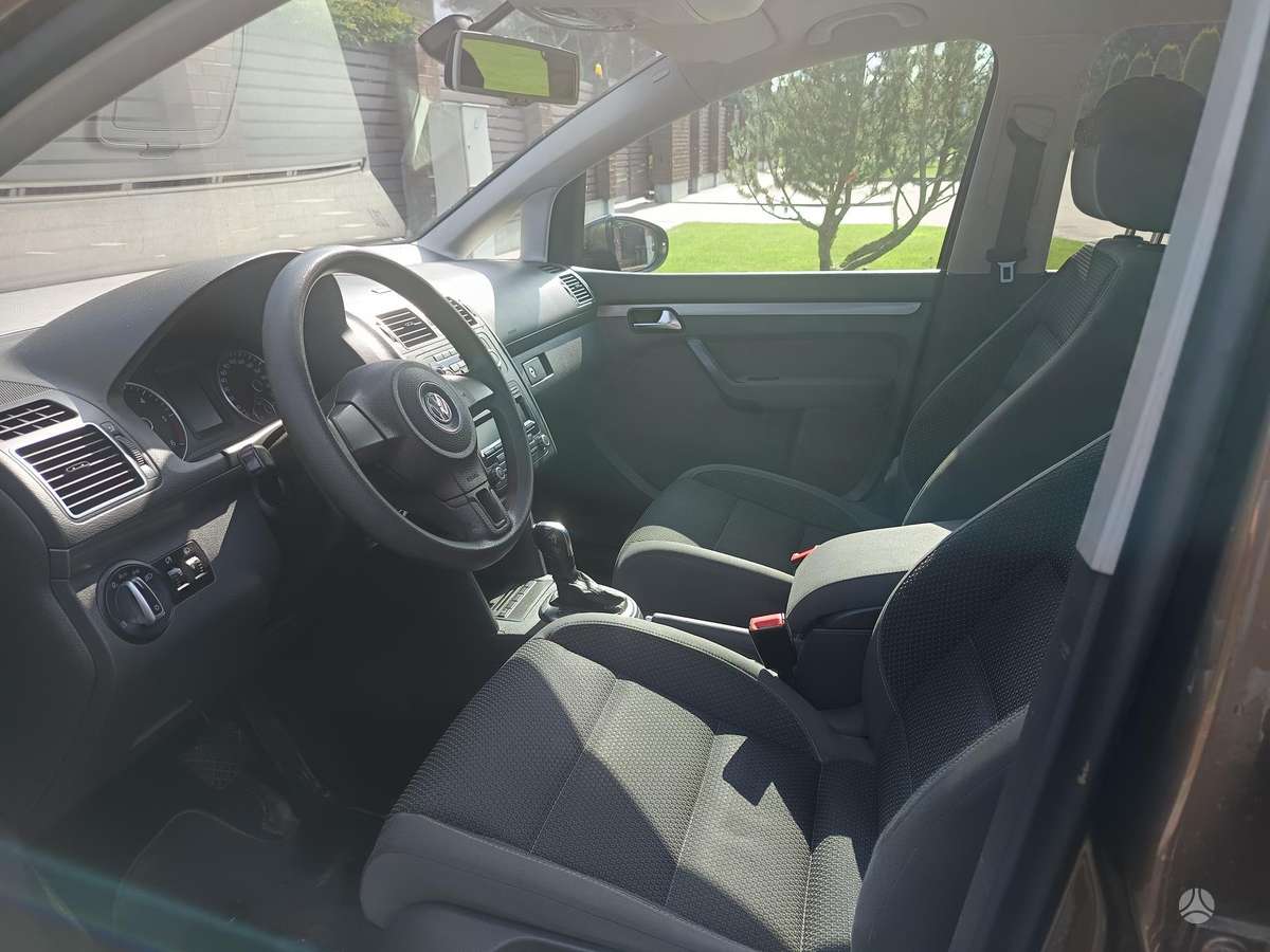 Volkswagen Touran 2011 — photo 7