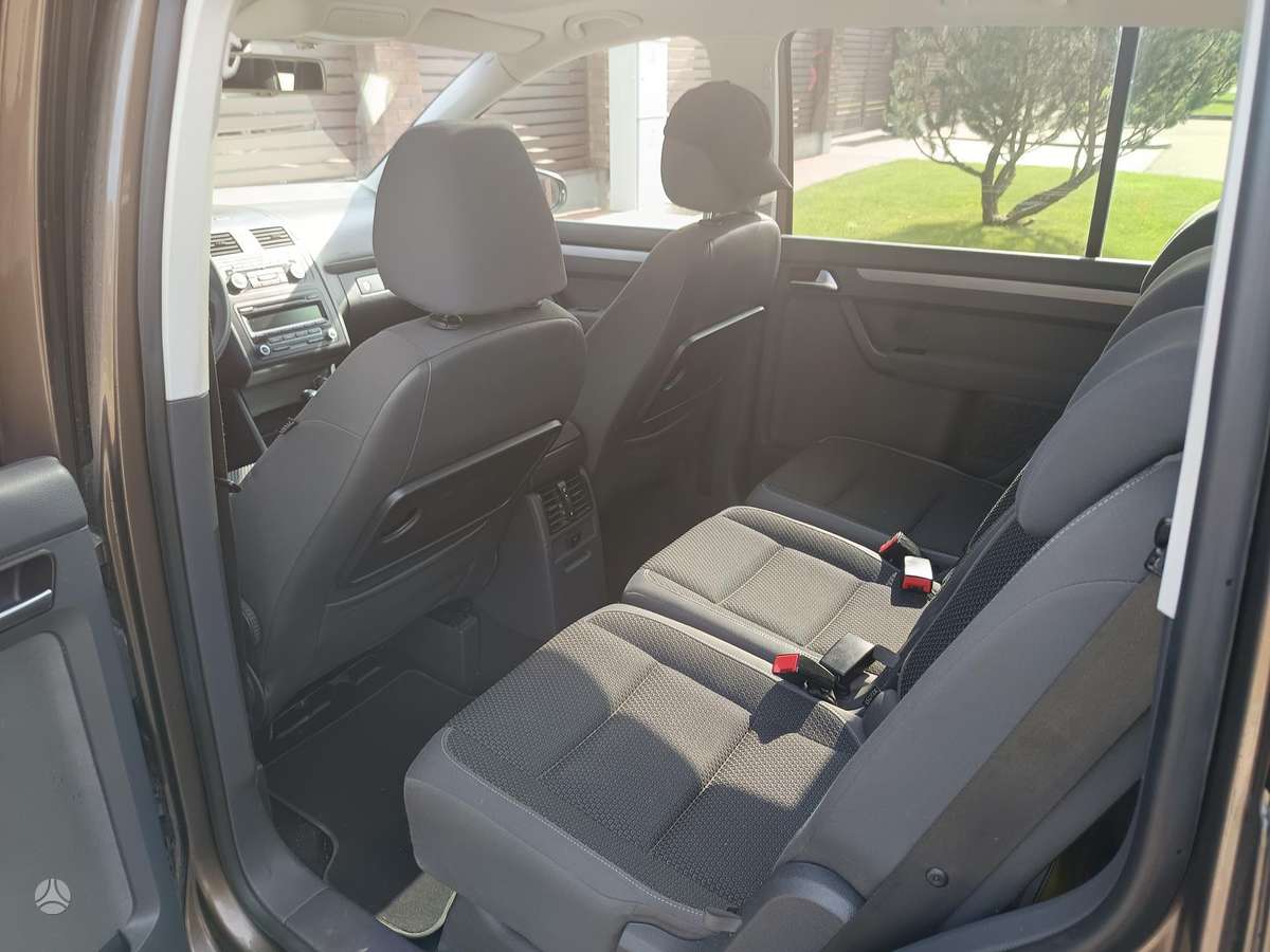 Volkswagen Touran 2011 — photo 8
