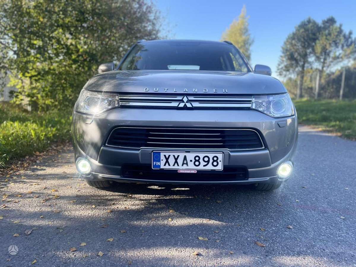 Mitsubishi Outlander 2013 — engine 1998 cm³, 200 HP (147kW)