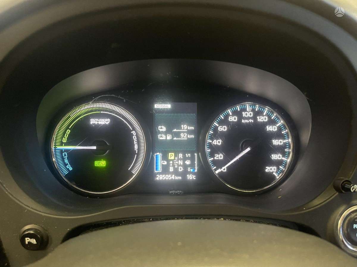 Mitsubishi Outlander 2013 — photo 8