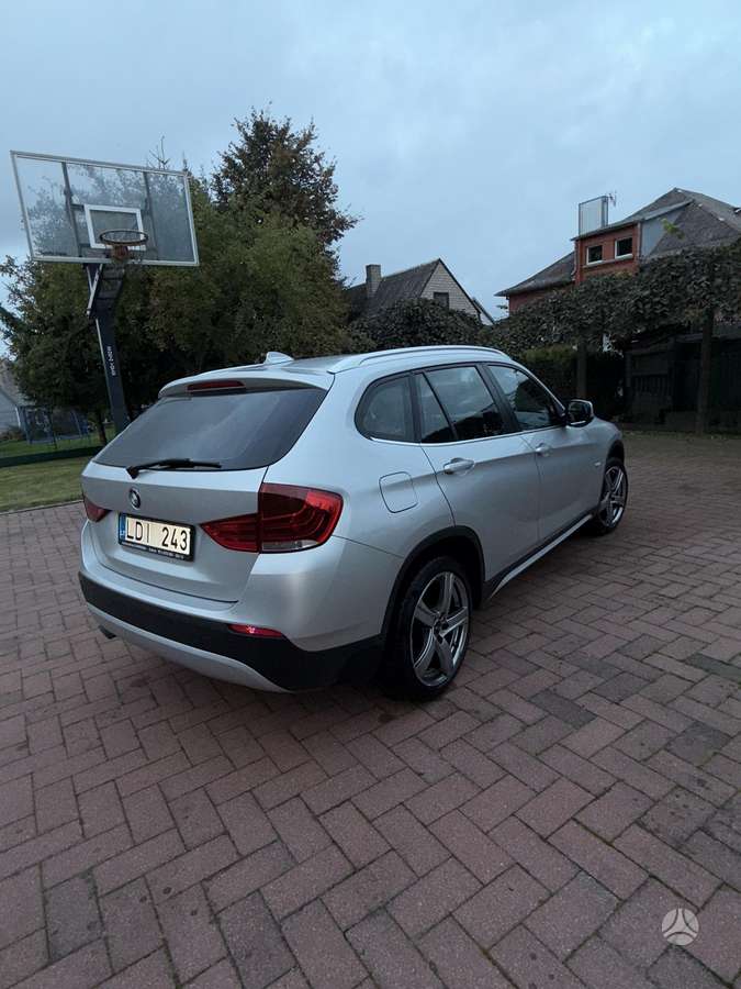 BMW X1 2010 — вигляд ззаду